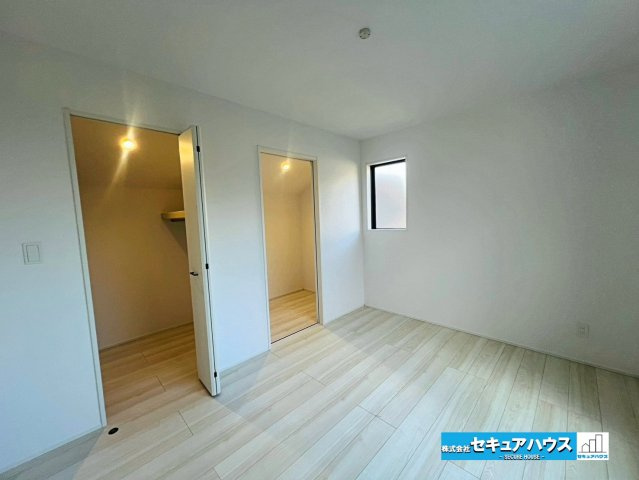 【本日ご案内可能】愛知郡東郷町御岳一丁目　全2棟の洋室|【洋室6帖】
◆広々とした居住空間は日々の暮らしを彩り、心のやすらぎと満足感を与えてくれます。通風と採光を考慮した設計は子供たちはのびのび育ち、家族でくつろぎと団らんを生み出します。　　　　　　　　　