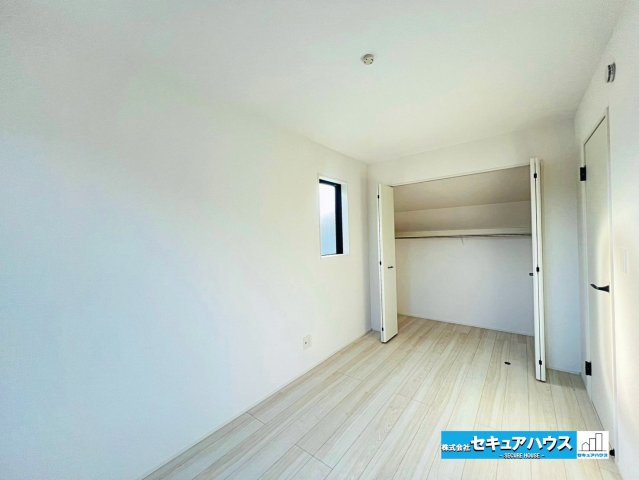 【本日ご案内可能】愛知郡東郷町御岳一丁目　全2棟の洋室|【洋室5.62帖】
◆お子様のお部屋や主寝室、来客時の宿泊室、趣味のお部屋としてもご利用いただけます♪
◆全居室収納付きのため各居室ごとにお洋服や荷物をしまうことができます。　　　　　　　　　　　　　