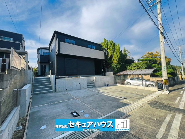 【本日ご案内可能】愛知郡東郷町御岳一丁目　全2棟の外観|【現地外観写真】
◆全2棟！本日ご案内可能◎
◆駐車並列2台可能！オプション工事でカーポート設置などいかがでしょうか。その他にも、フェンスなどの「オプション工事」もご提案いたします♪　　　　　　　　　