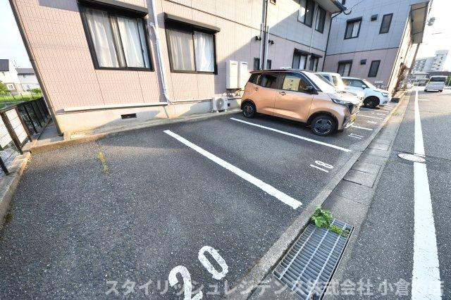 プラティーク・アヴェニューB棟の居間・リビング
