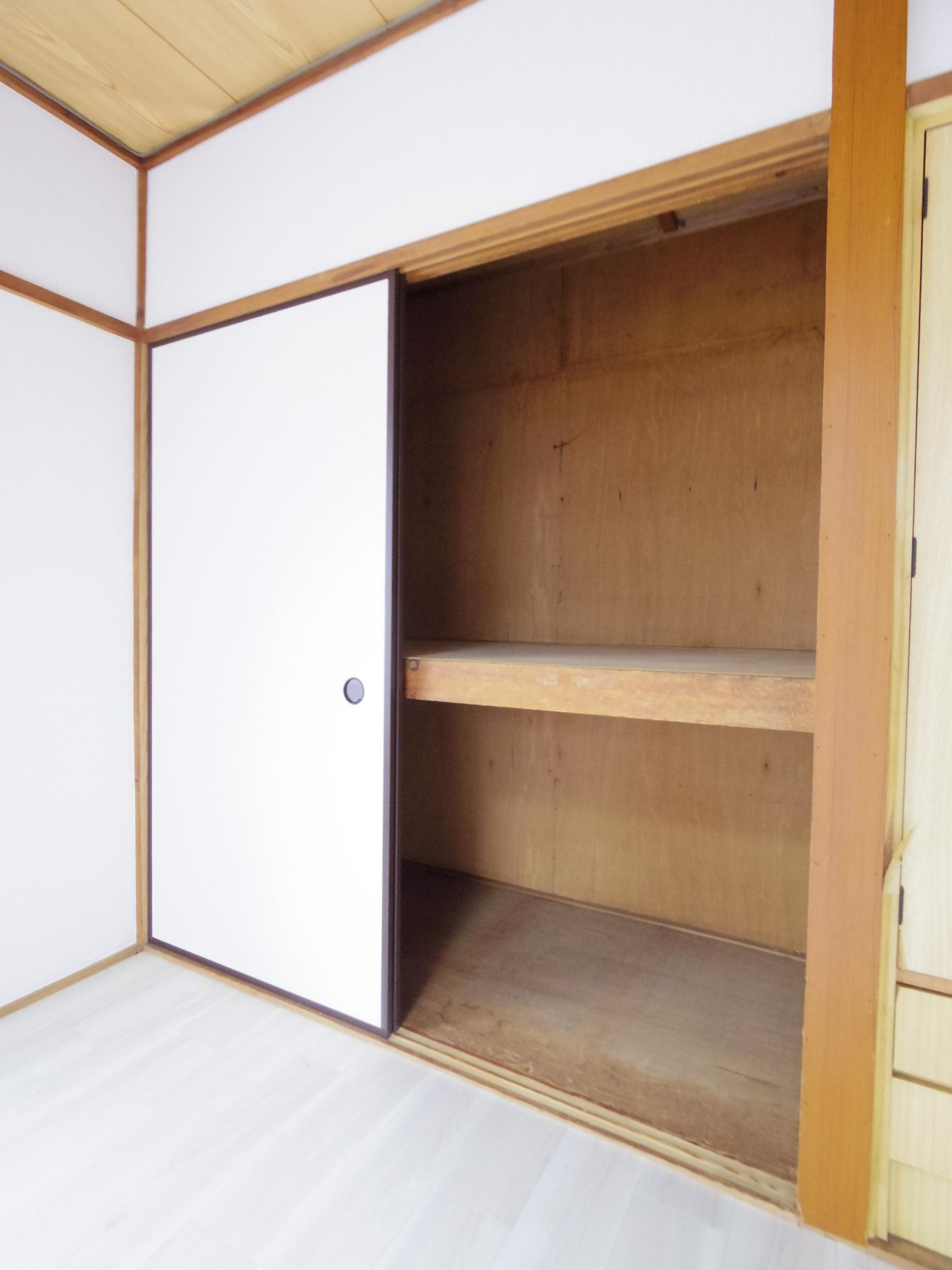 秋津戸建の収納