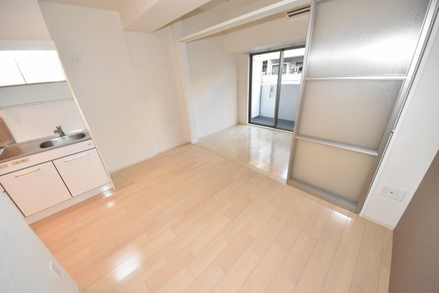 セレニテ上町台南館の居間・リビング