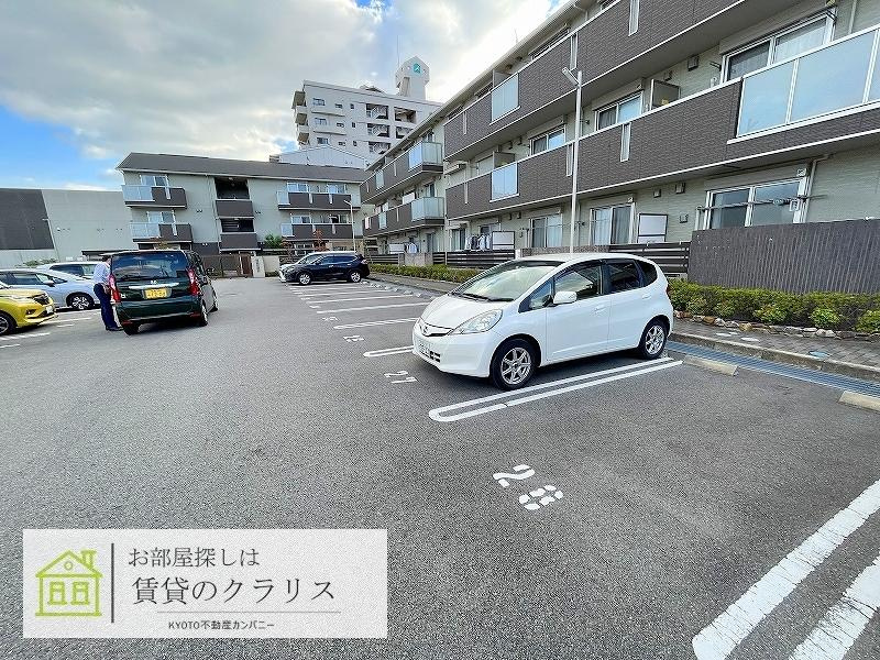 コンフォールZEN W棟の駐車場