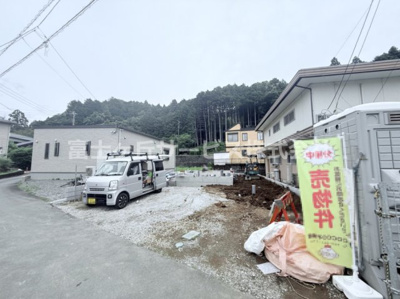 【外観】 | 裾野市深良 3期 新築一戸建て | 現在建築中の外観画像です。ご内覧は同じメーカーの完成物件へご案内いたしますので、いつでもご相談ください！