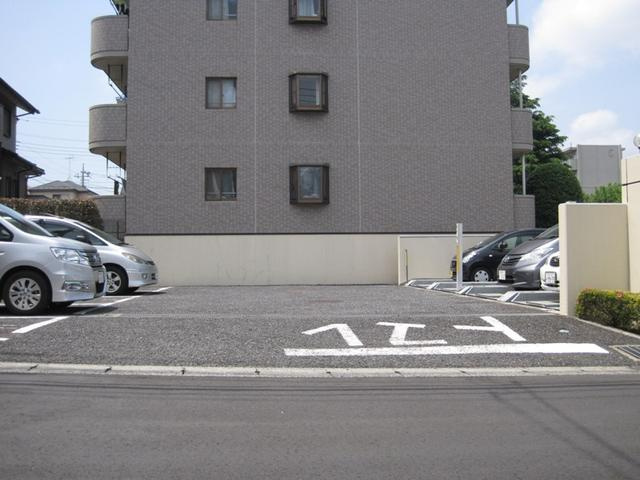 パークハイツ胡録台の駐車場