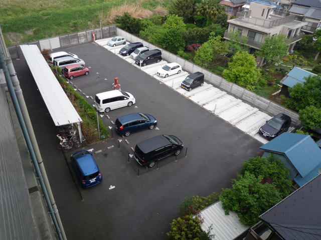 キャピタルステートの駐車場