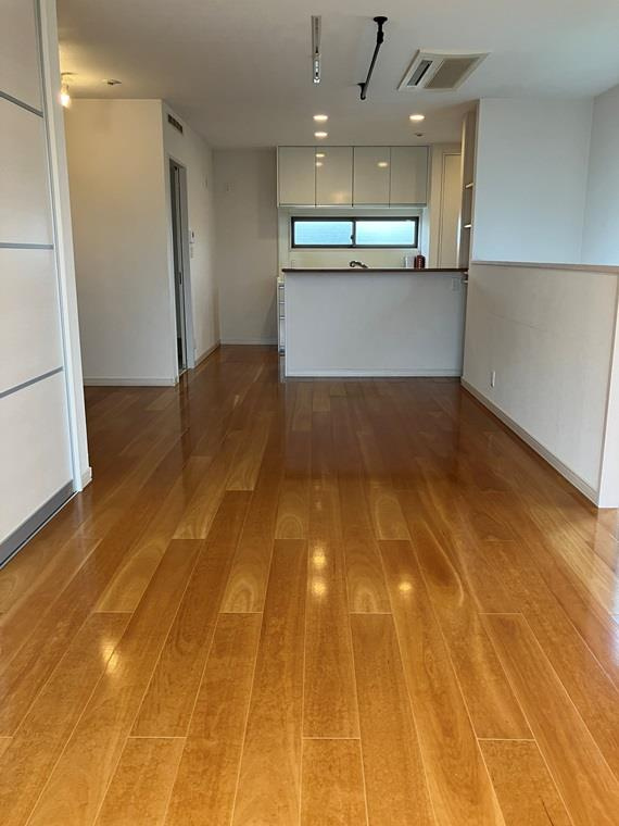 花咲戸建の居間・リビング