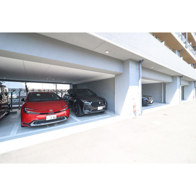 アーバングランデ新大阪の駐車場