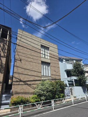 ★鉄筋コンクリート3階建てオートロック付きマンション★