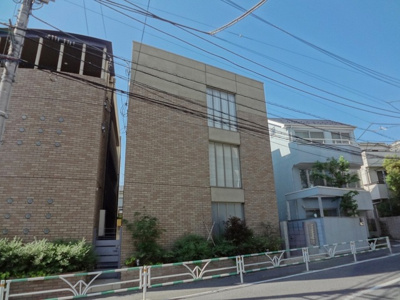 ★鉄筋コンクリート3階建てオートロック付きマンション★