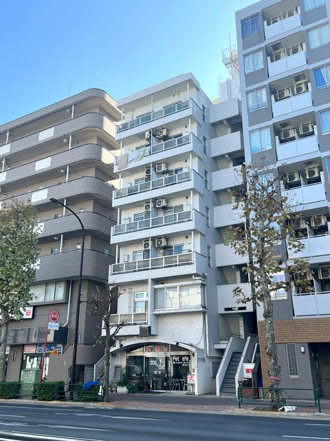鉄筋コンの７階建てマンション♪