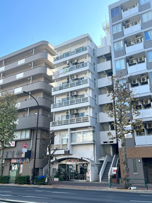 鉄筋コンの７階建てマンション♪