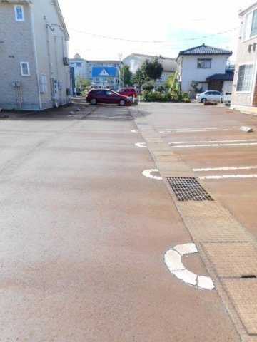 ハピネス　ビラ　Ａの駐車場