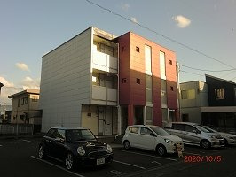 レオパレスラフィネ　丸山の外観