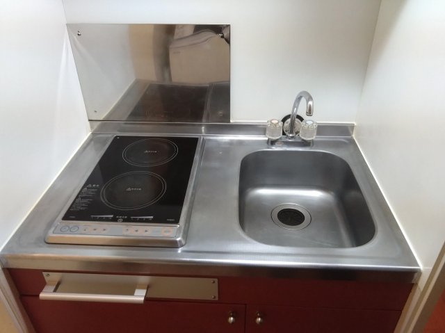 レオパレスあすわのキッチン|安心安全の電気コンロ　2口