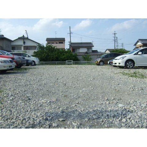 岐阜市西荘３丁目の駐車場の外観