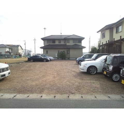 岐阜市茜部菱野４丁目の駐車場