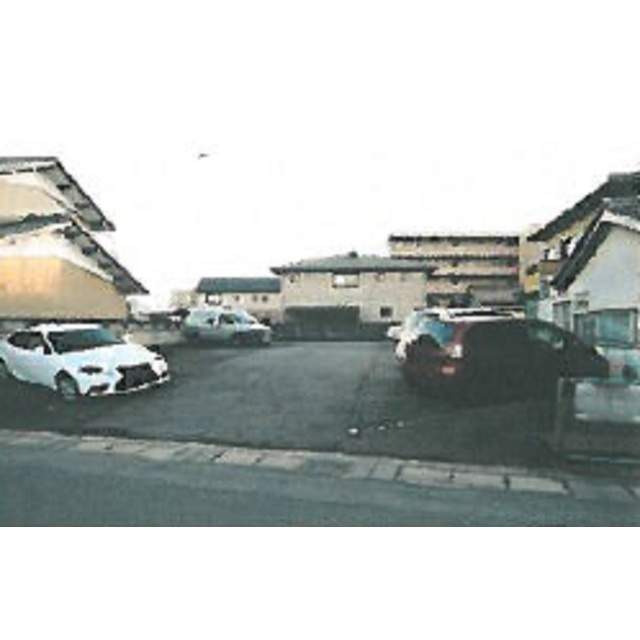 岐阜市鏡島精華１丁目の駐車場の外観