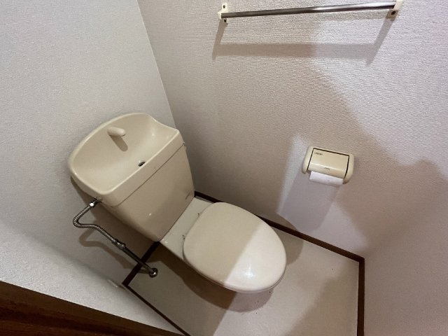 アクアリウスDのトイレ|※別部屋・反転した部屋の写真を掲載しております。