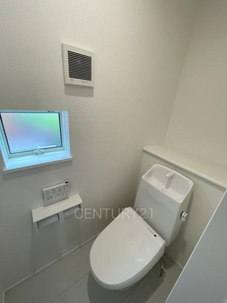 高崎市片岡町2丁目31番 C号棟のトイレ|２階トイレです。
温水シャワー洗浄機能付きです。