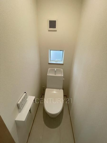 高崎市片岡町2丁目31番 B号棟のトイレ|２階トイレです。
温水シャワー洗浄機能付きです。
