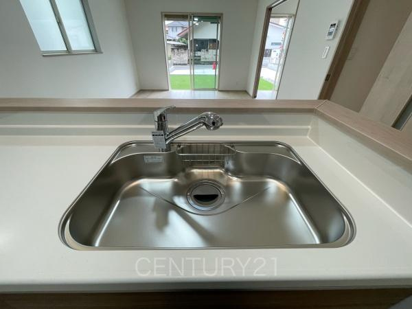 高崎市片岡町2丁目31番 B号棟のキッチン|浄水器付きです。