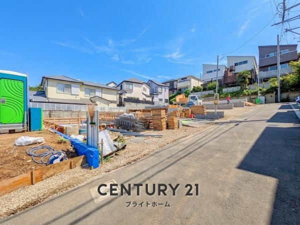 横浜市鶴見区岸谷２丁目の新築一戸建の前面道路含む現地写真|車通りが少ない為、小さなお子様にも安心です。
是非一度、現地へ起こしください。