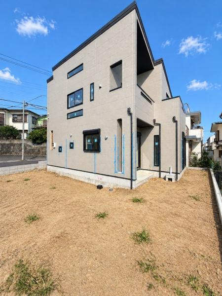 横浜市金沢区富岡西４丁目の新築一戸建の前面道路含む現地写真|駐車スペース2台駐車可能！
お気軽にお問い合わせください。