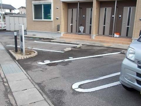 イーザの駐車場|駐車スペースもあります
