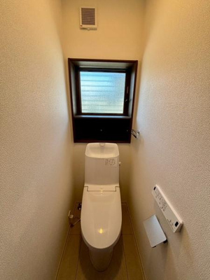 【トイレ】 | 草加市遊馬町・戸建 | ウォシュレット付きのトイレです♪