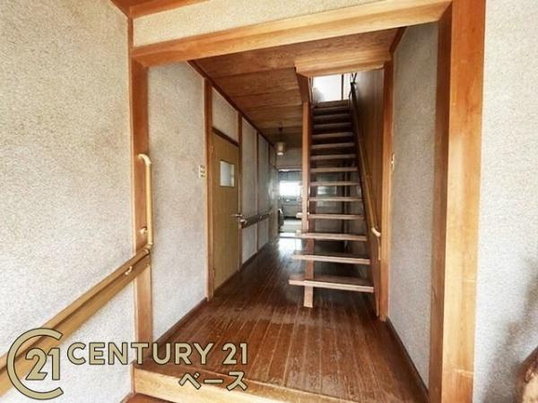 磯城郡田原本町大字秦庄の中古一戸建の玄関