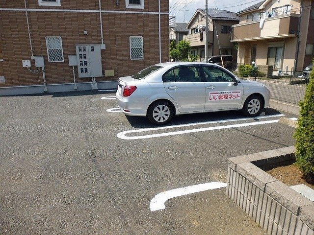 グランメールⅡの駐車場