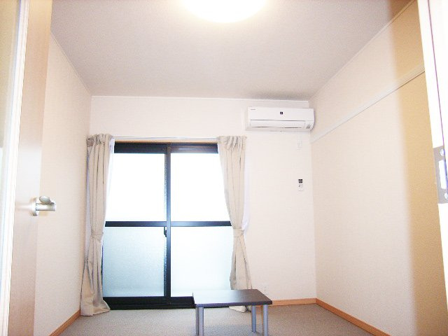 レオパレスひすいの寝室