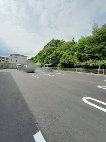 グランド　ヒル小郡の駐車場