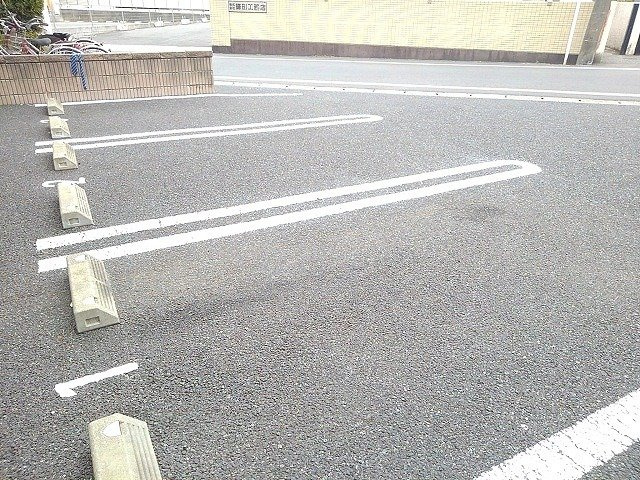 サンセール習志野の駐車場
