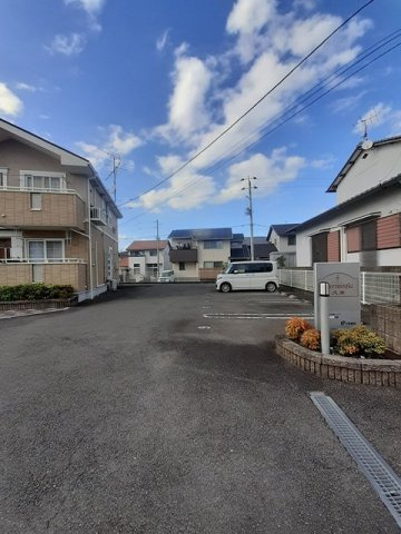 アルモニー久米の駐車場