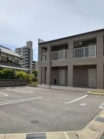 グラン　キューブの駐車場