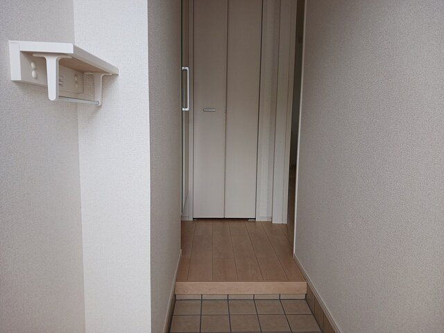 レ・セーナ　東森田の玄関