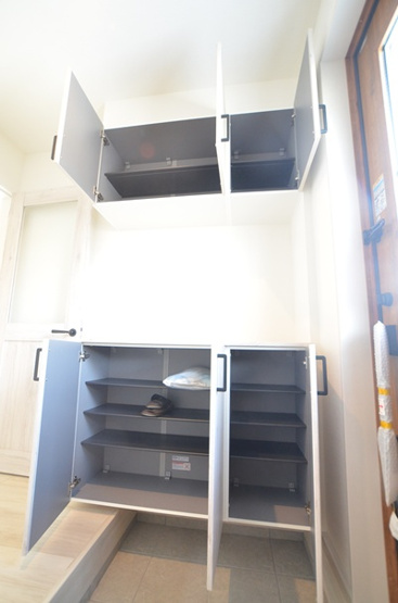 【玄関】 | 座間市座間1丁目　新築戸建て　全２棟【仲介手数料無料】