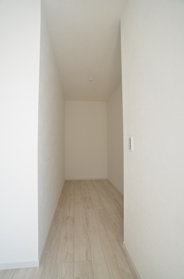 【洋室】 | 座間市座間1丁目　新築戸建て　全２棟【仲介手数料無料】 | 2階　洋室1（9.2帖）クローゼット