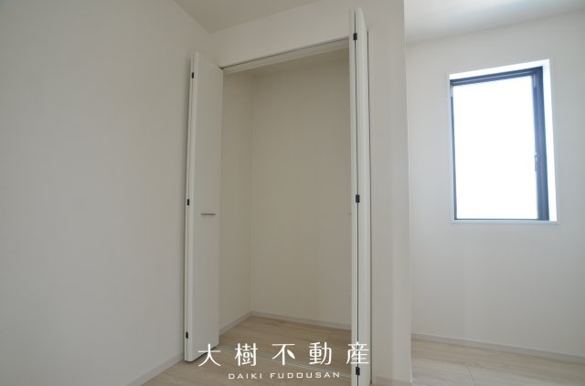 【洋室】 | 座間市座間1丁目　新築戸建て　全２棟【仲介手数料無料】 | 2階　洋室3（5.4帖）クローゼット