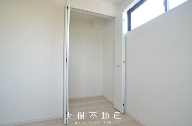 【洋室】 | 座間市座間1丁目　新築戸建て　全２棟【仲介手数料無料】 | 2階　洋室4（8.0帖）クローゼット