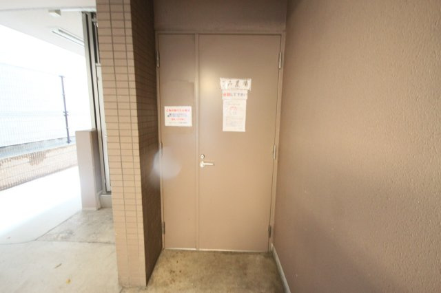 敷地内ゴミ置き場