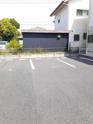 【駐車場】 | プレジャー | 駐車場があるので、車を買う予定の方も安心です