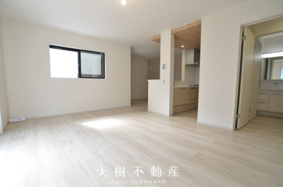 【居間・リビング】 | 座間市相模が丘5丁目  新築戸建て　全１棟【仲介手数料無料】