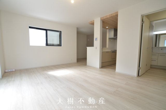 【居間・リビング】 | 座間市相模が丘5丁目  新築戸建て　全１棟【仲介手数料無料】