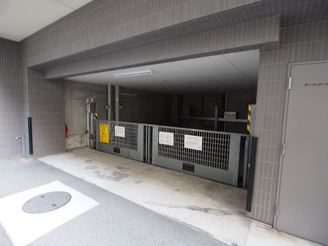 【駐車場】
