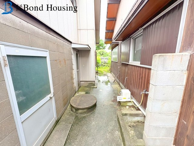 駐車２台　お庭、倉庫付き　岩岡町岩岡　中古戸建のその他
