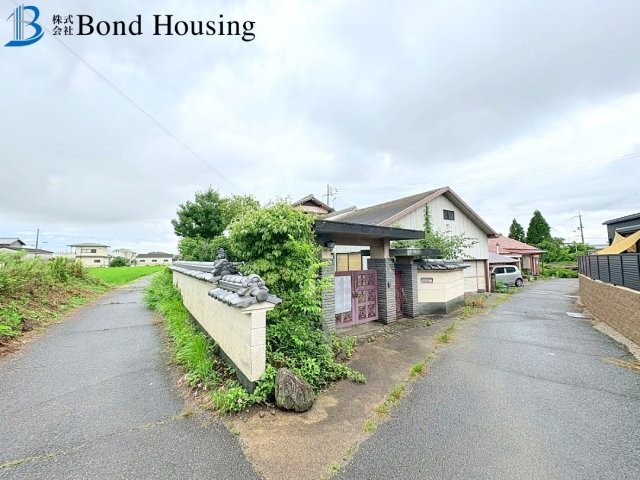 駐車２台　お庭、倉庫付き　岩岡町岩岡　中古戸建のその他