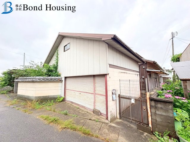 駐車２台　お庭、倉庫付き　岩岡町岩岡　中古戸建のその他